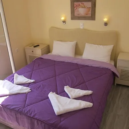 Captain Manolis 2* Paro