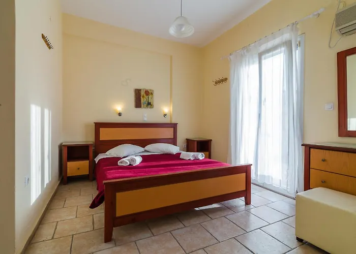 Captain Manolis Páros